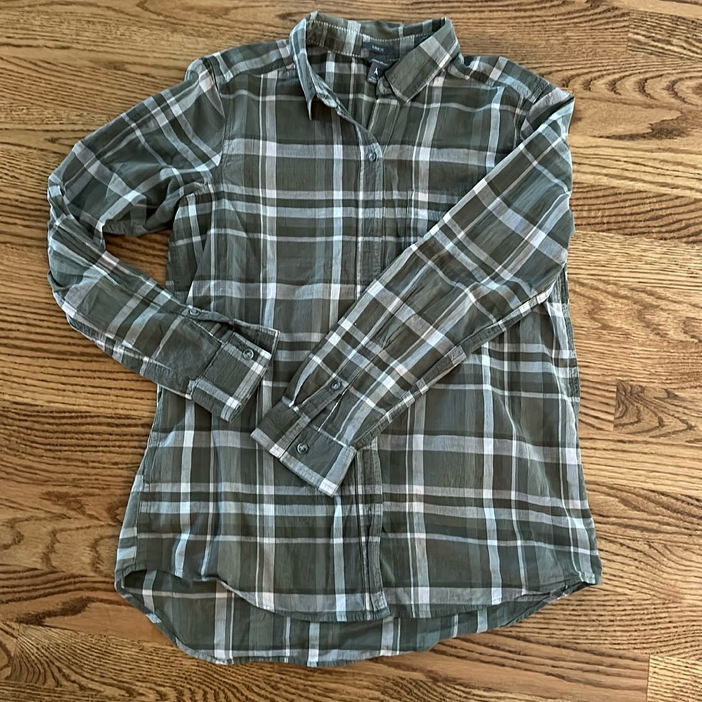 Eddie Bauer classic fit button up shirt